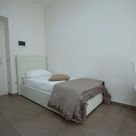 Philip Royal 3* Napoli