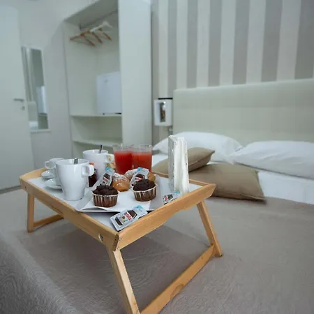 Philip Royal 3* Napoli