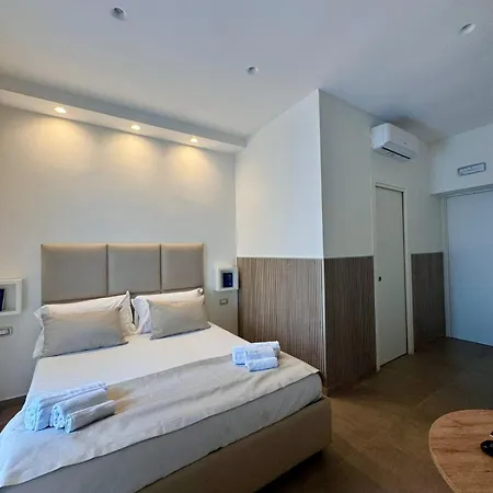 Philip Royal 3* Napoli